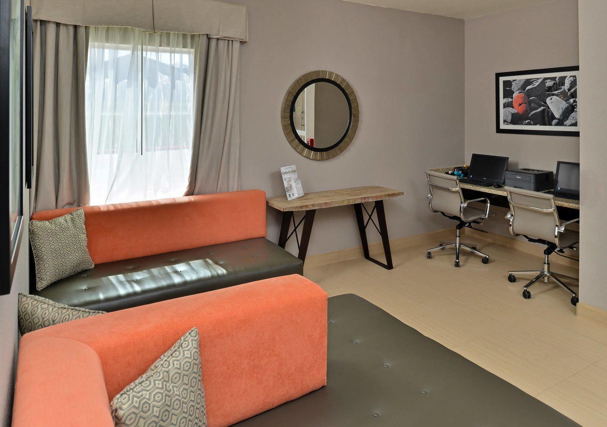The Black Swan Lee - Lenox, Ascend Hotel Collection エクステリア 写真